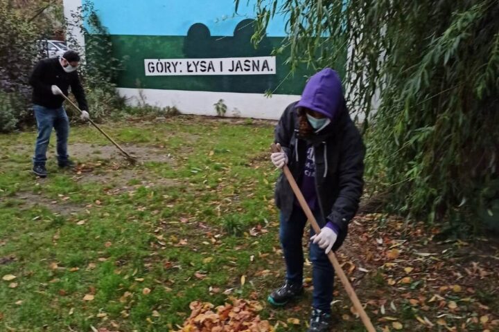 Cleaning the garden of Łazarz